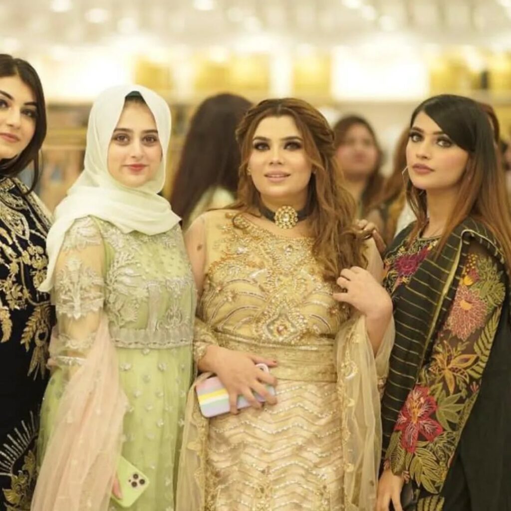 X @imroziapremiumImrozia Premium and Majestic is a deluxe quality clothing brand by Awais Fancy (8)